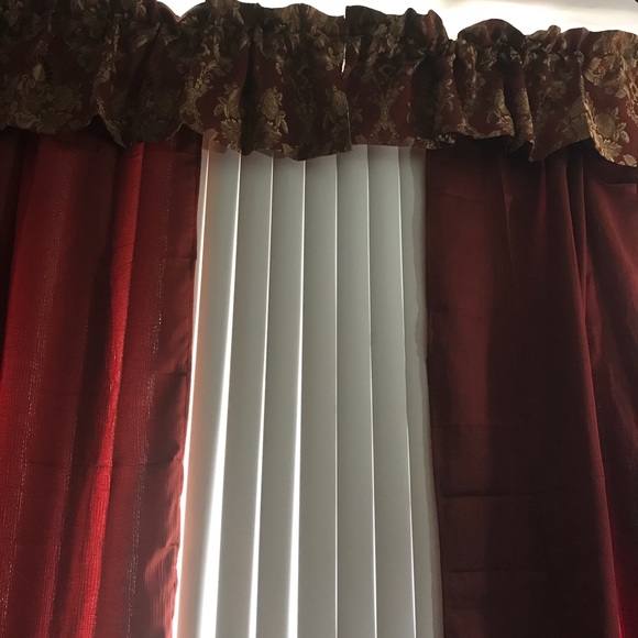 Curtains - Picture 7 of 8